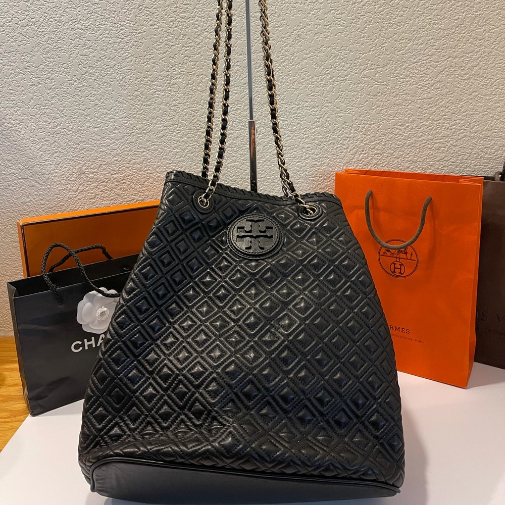 NOT FOR SALE 3-in 1 rare beauty by Tory Burch
